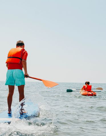 Kayak actividades fin de curso campamento summer camp cbs sevilla